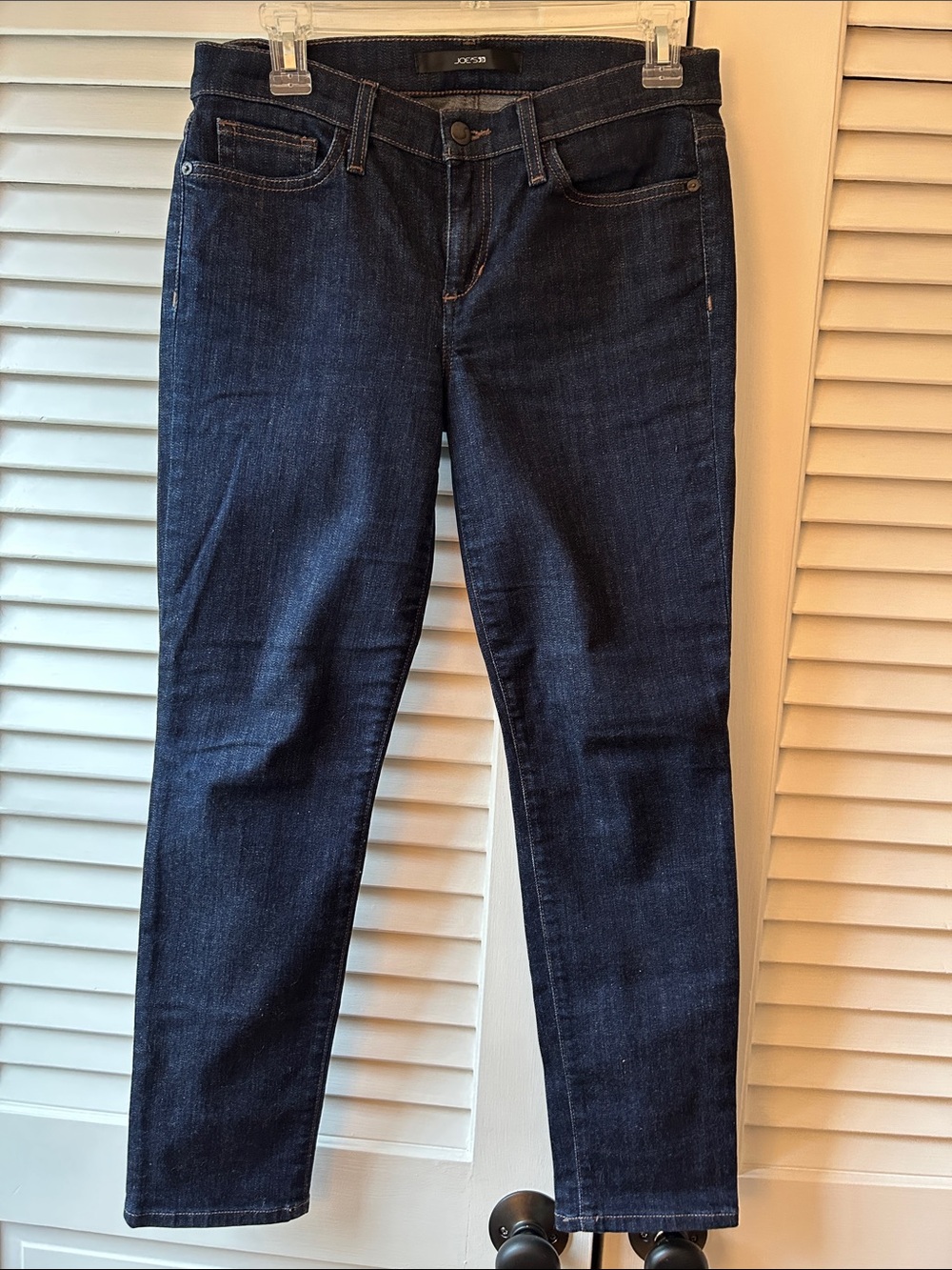 Joe's Jeans Straight and Narrow in Dark Indigo Blue. Ankle length / Midrise
